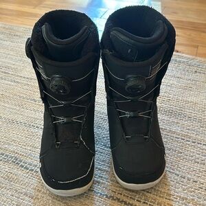 K2 women’s snowboard boots, size 7.5.  Double boa